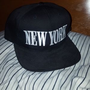 Black 'New York' Snapback Hat